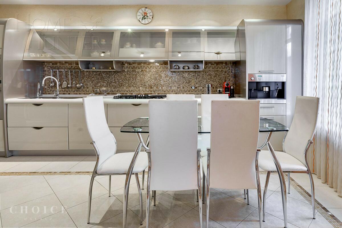 2-этажный коттедж 1 460 м² с отделкой