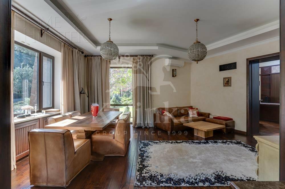 2-этажный коттедж 1 800 м² с отделкой