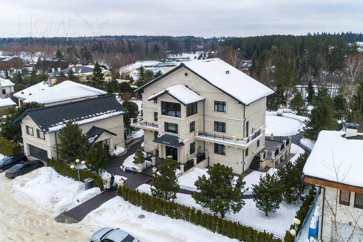 3-этажный коттедж 1 100 м² с отделкой