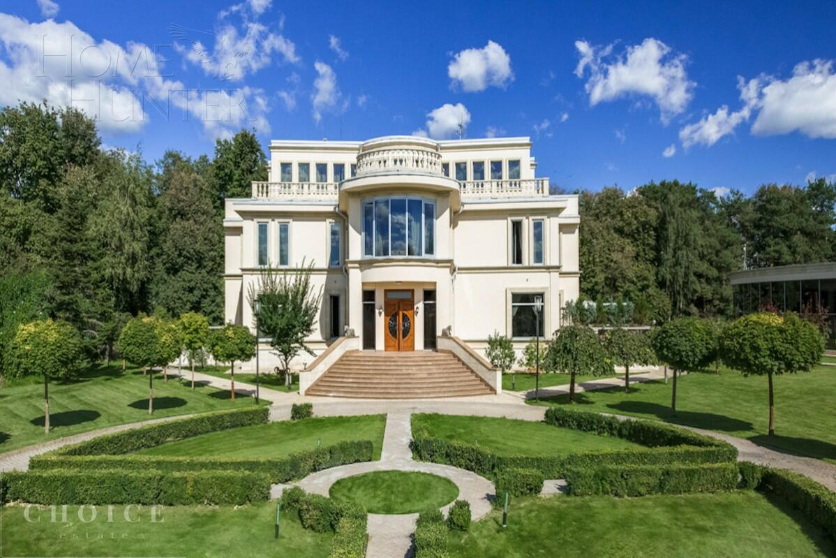 2-этажный коттедж 2 100 м² с отделкой