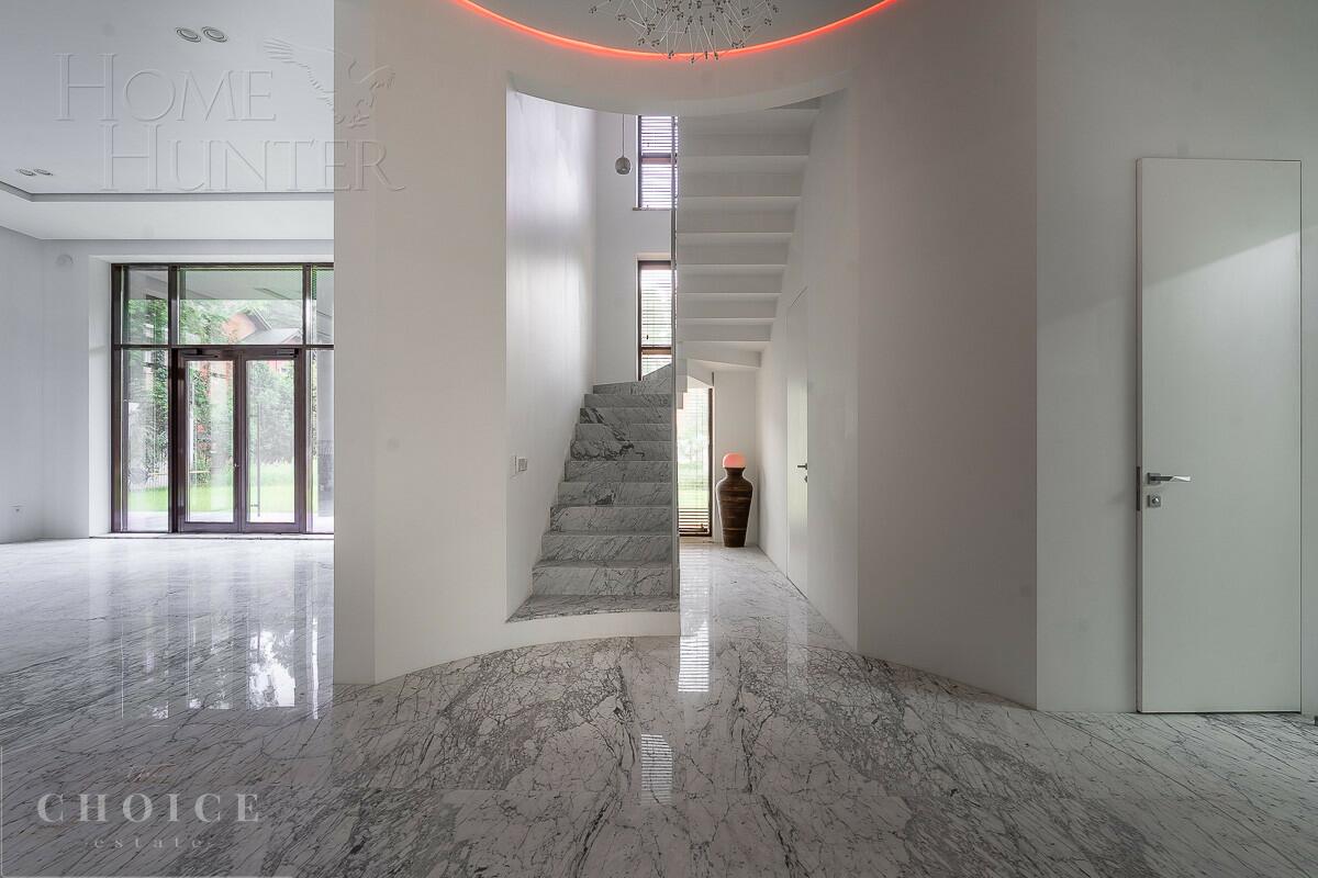 3-этажный коттедж 650 м² с отделкой