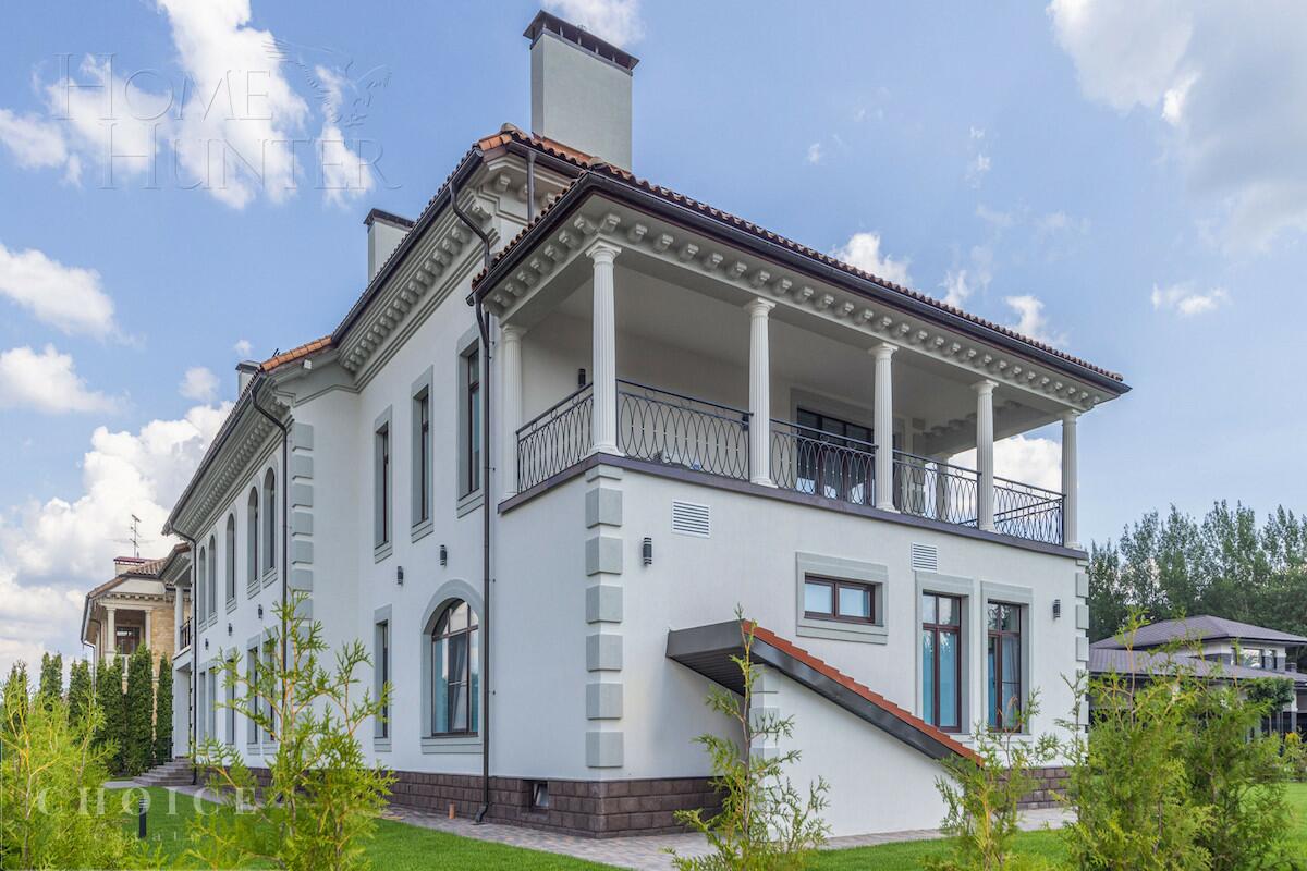 2-этажный коттедж 1 300 м² без отделки