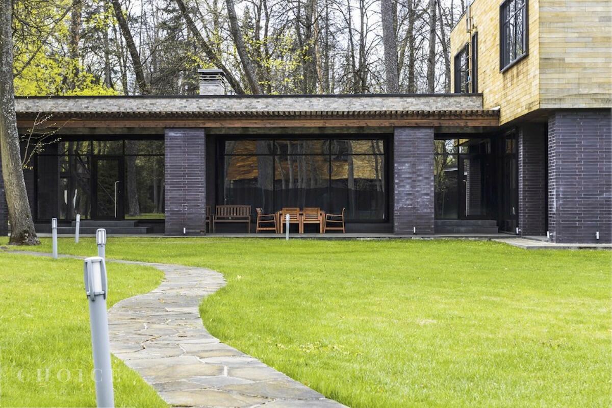 2-этажный коттедж 640 м² с отделкой