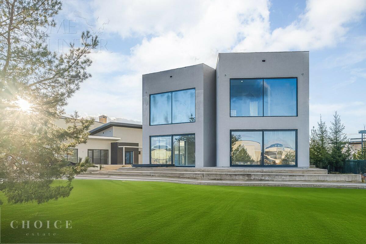 2-этажный коттедж 900 м² без отделки