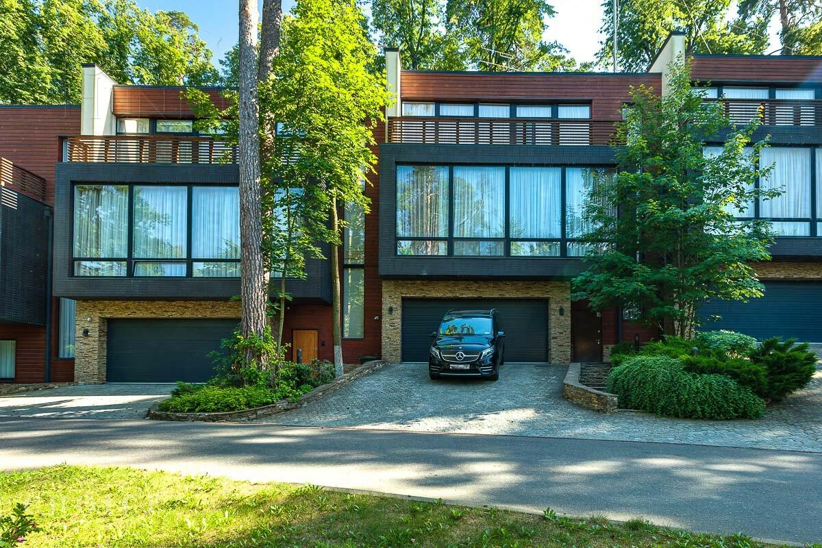 3-этажный таунхаус 340 м² с отделкой