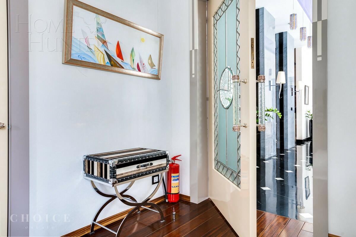 2-этажный коттедж 1 100 м² с отделкой