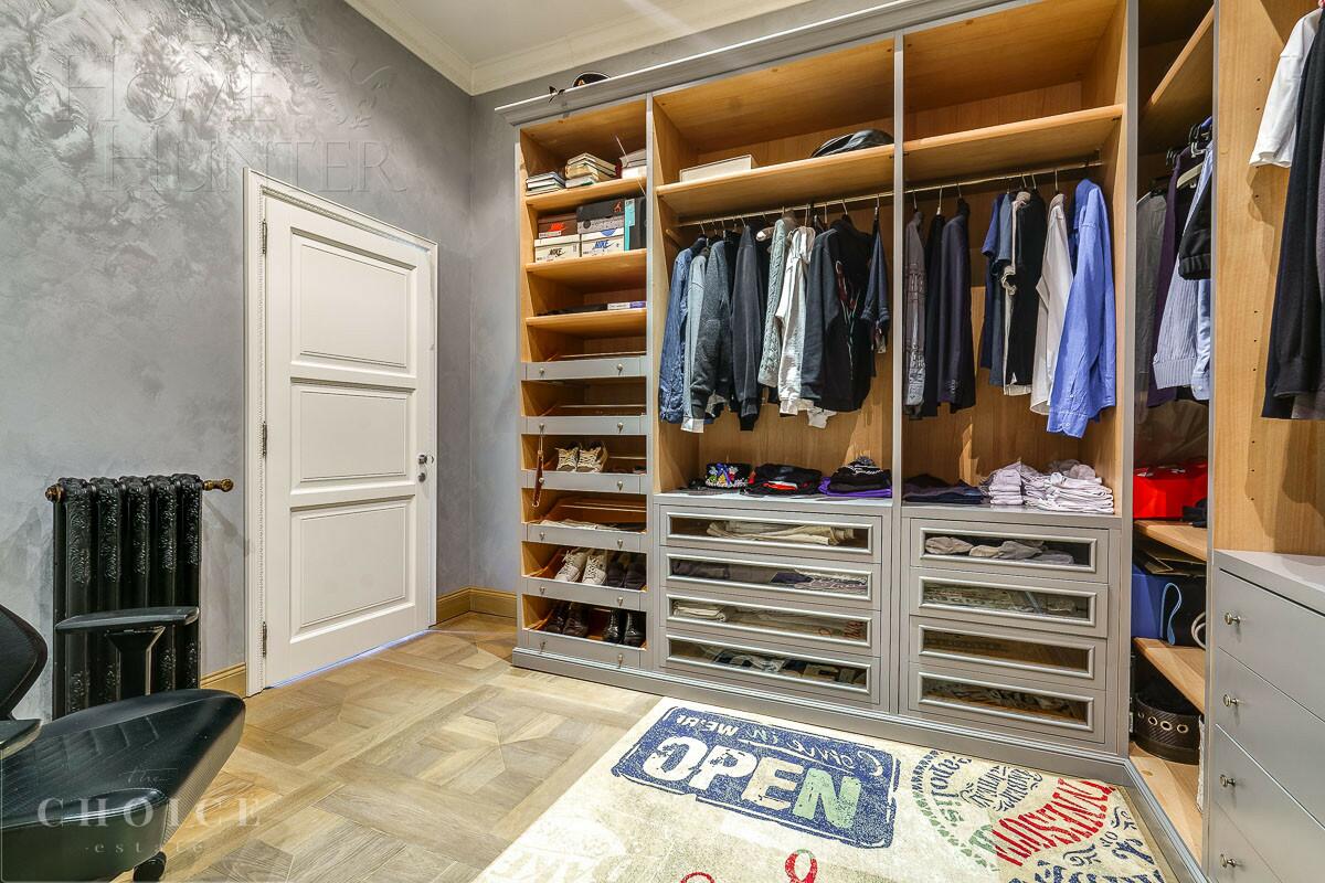 3-этажный коттедж 2 500 м² с отделкой