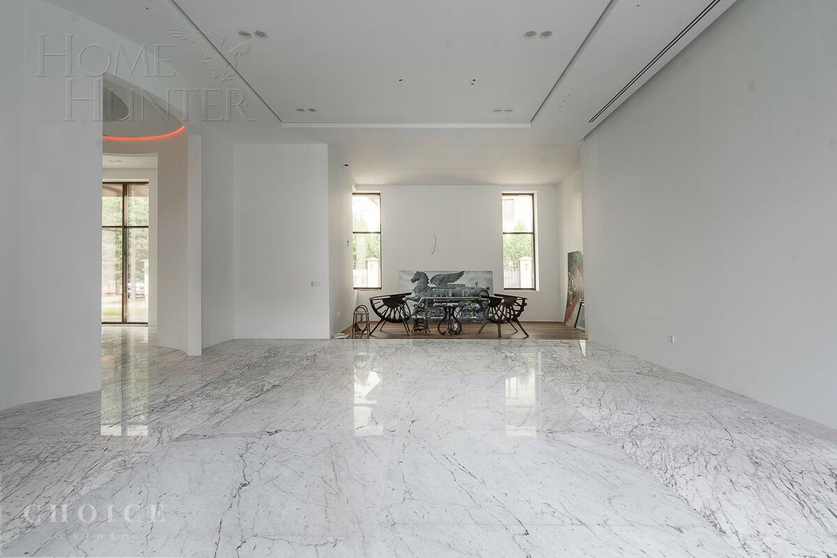 3-этажный коттедж 650 м² с отделкой