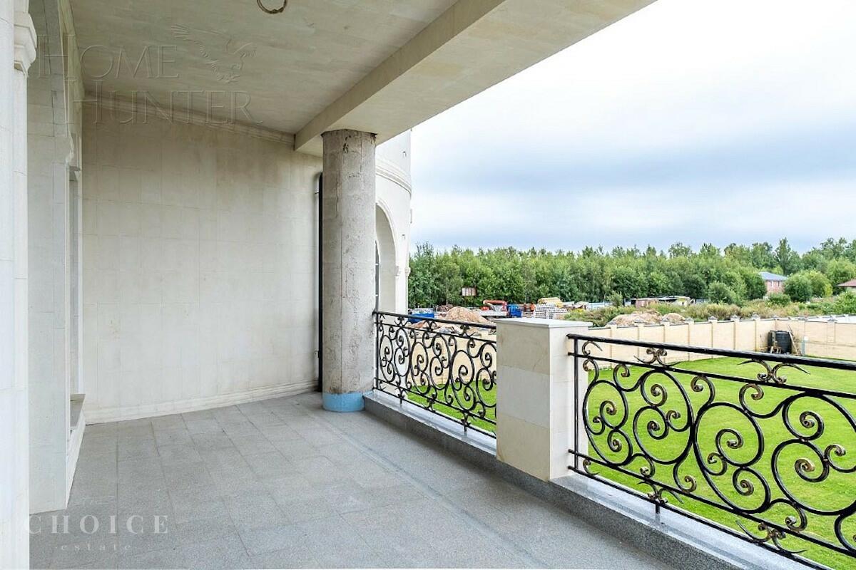 2-этажный коттедж 2 200 м² без отделки