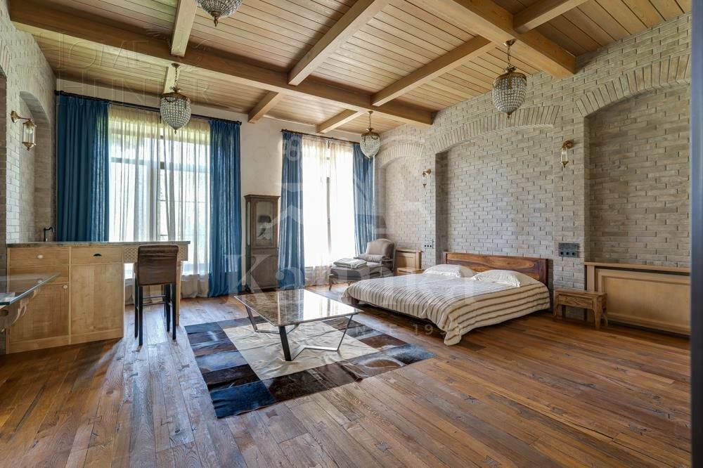 2-этажный коттедж 1 800 м² с отделкой