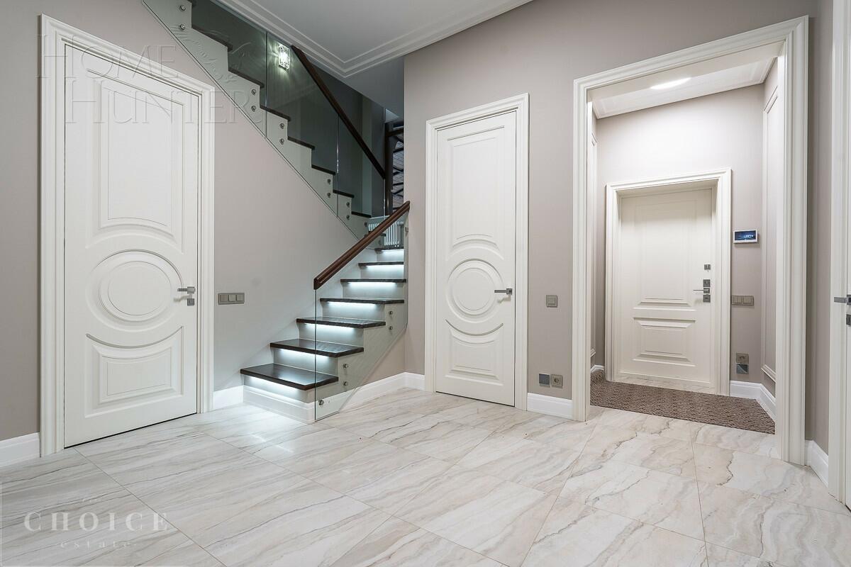 3-этажный таунхаус 271 м² с отделкой