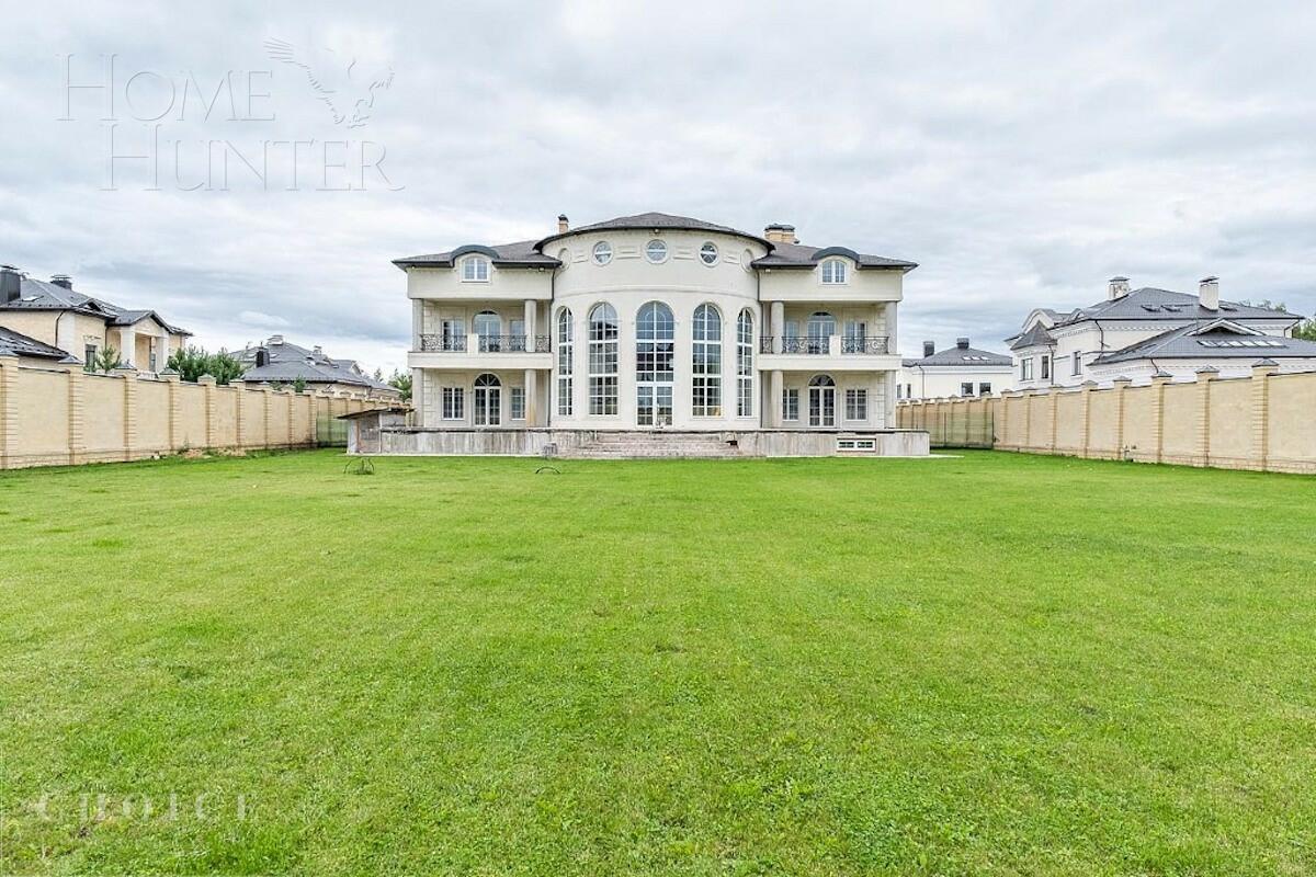 2-этажный коттедж 2 200 м² без отделки