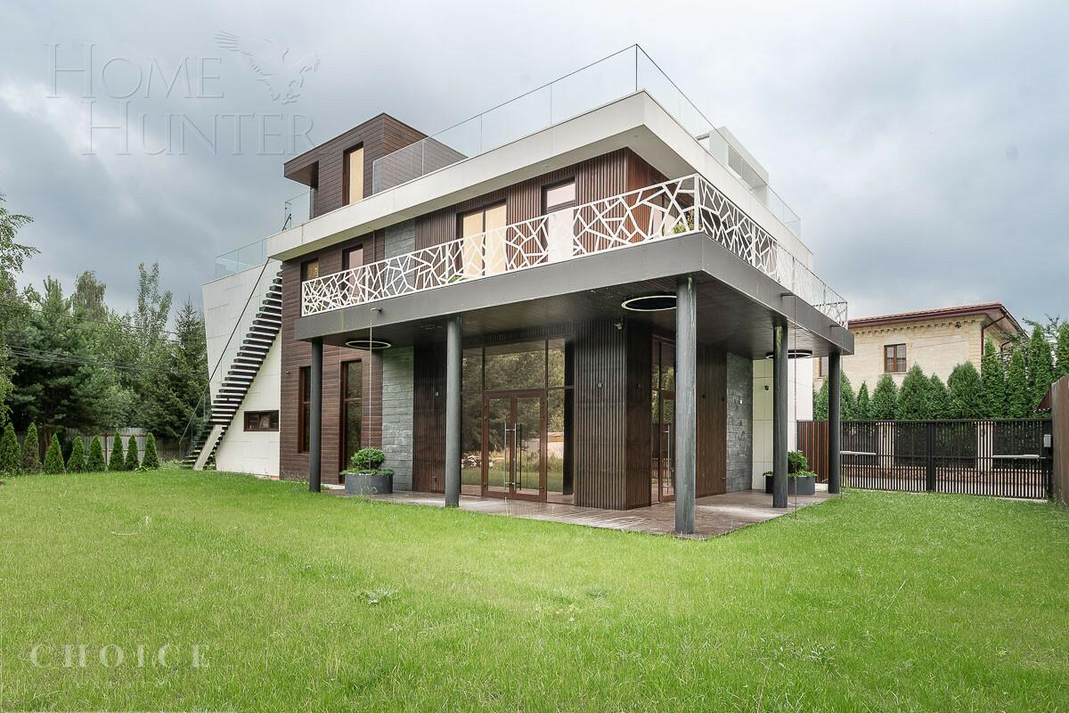 3-этажный коттедж 650 м² с отделкой