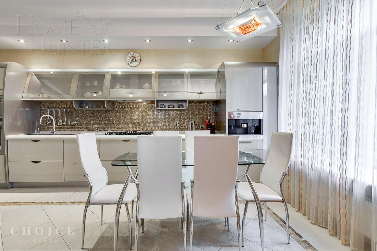 2-этажный коттедж 1 460 м² с отделкой