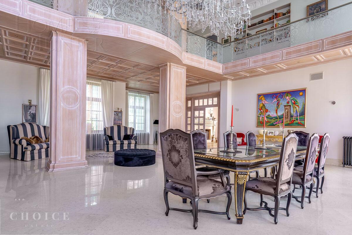 3-этажный коттедж 2 500 м² с отделкой