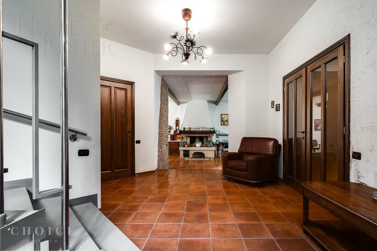 2-этажный коттедж 600 м² с отделкой