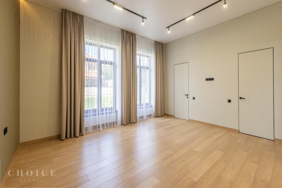 2-этажный коттедж 1 300 м² без отделки