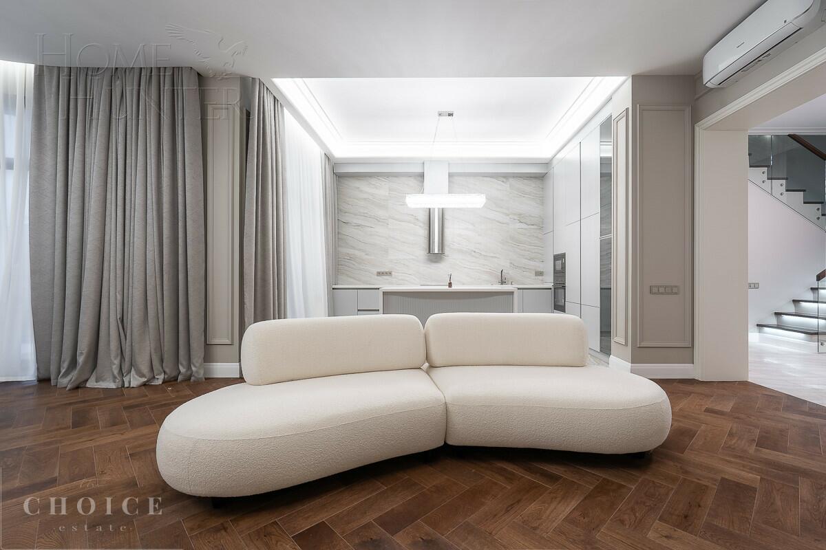 3-этажный таунхаус 271 м² с отделкой