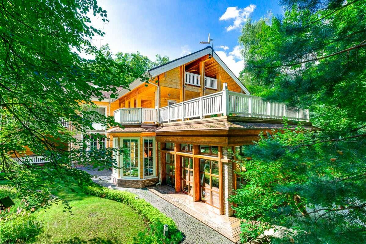 2-этажный коттедж 1 300 м² с отделкой