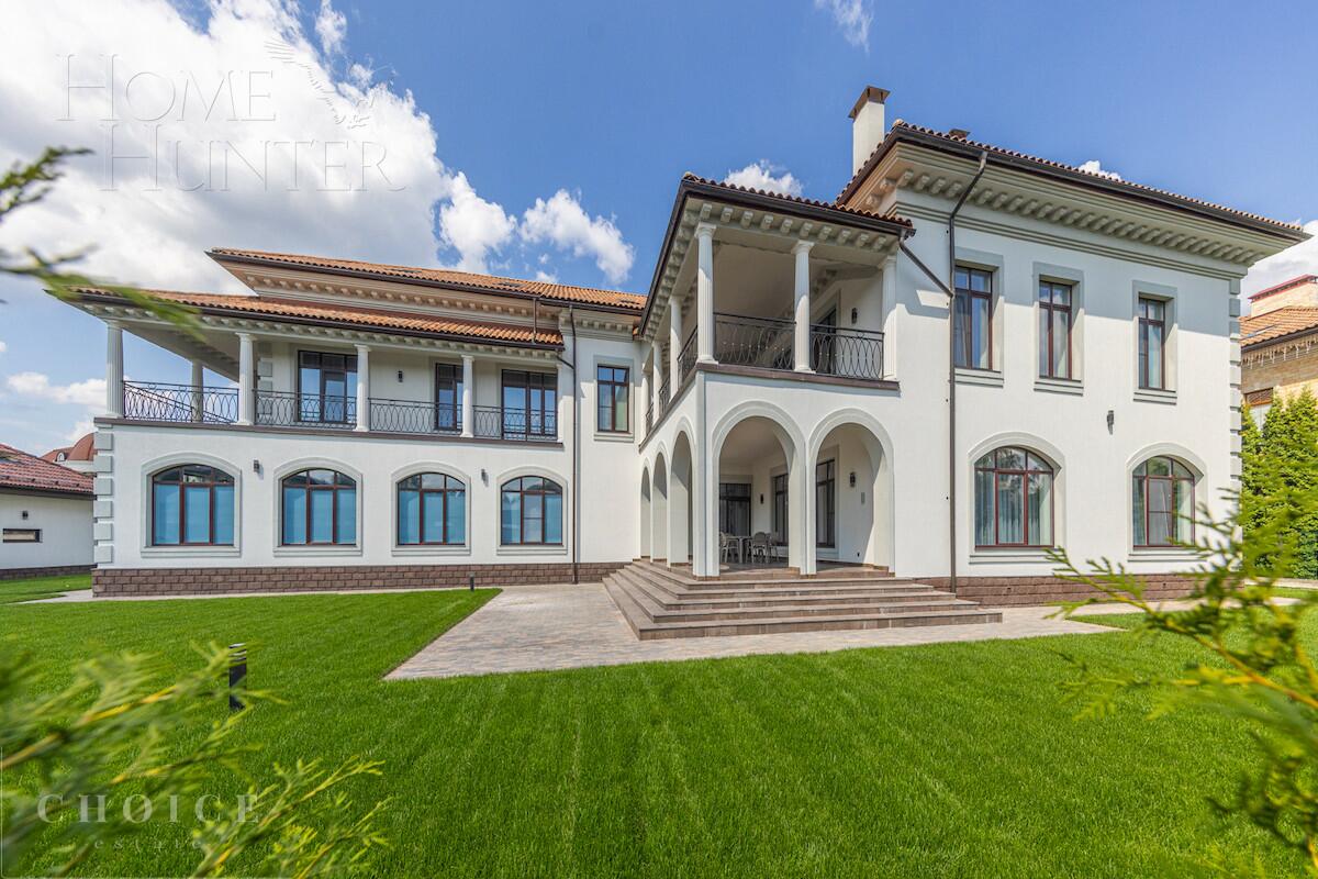 2-этажный коттедж 1 300 м² без отделки