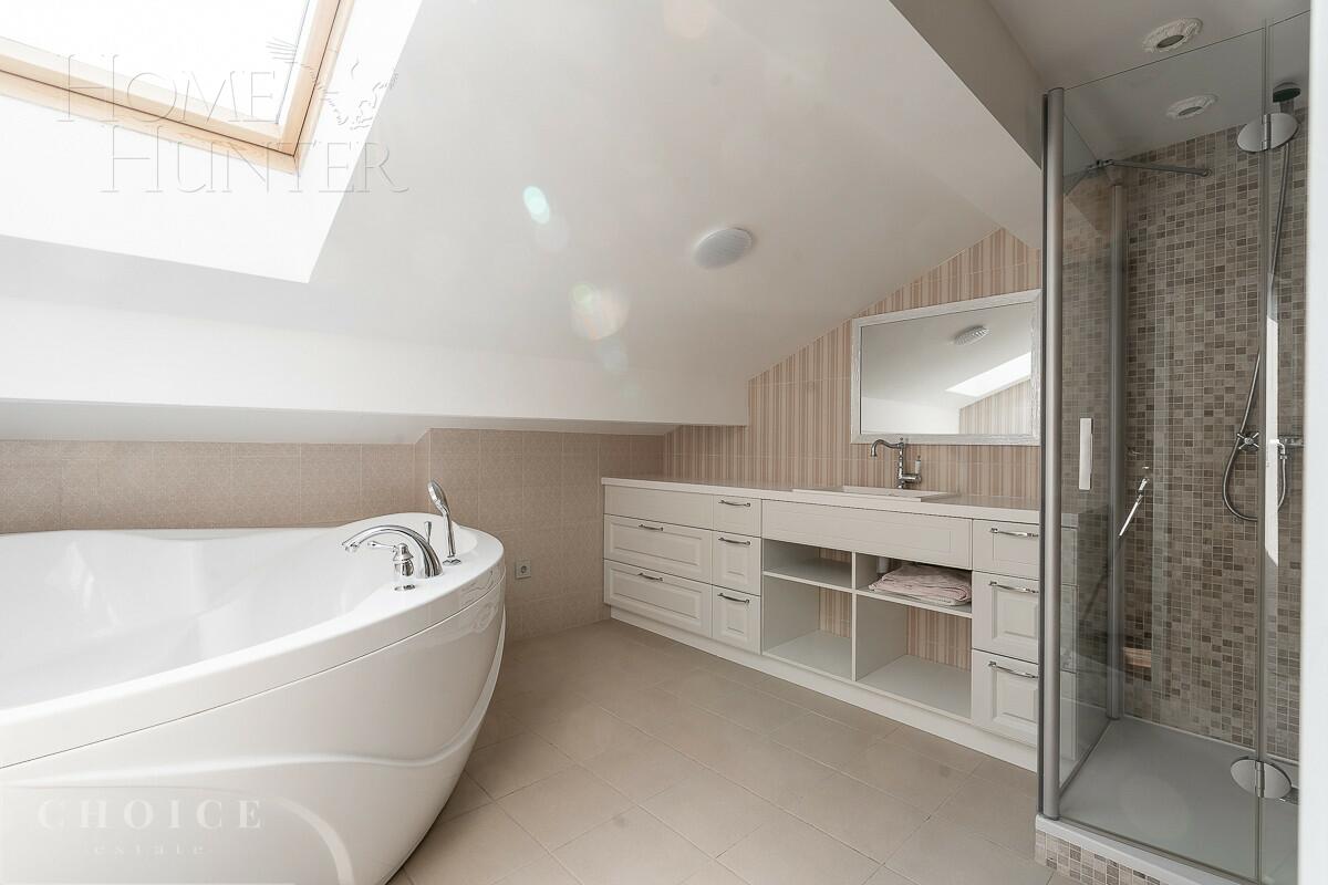 3-этажный таунхаус 230 м² с отделкой