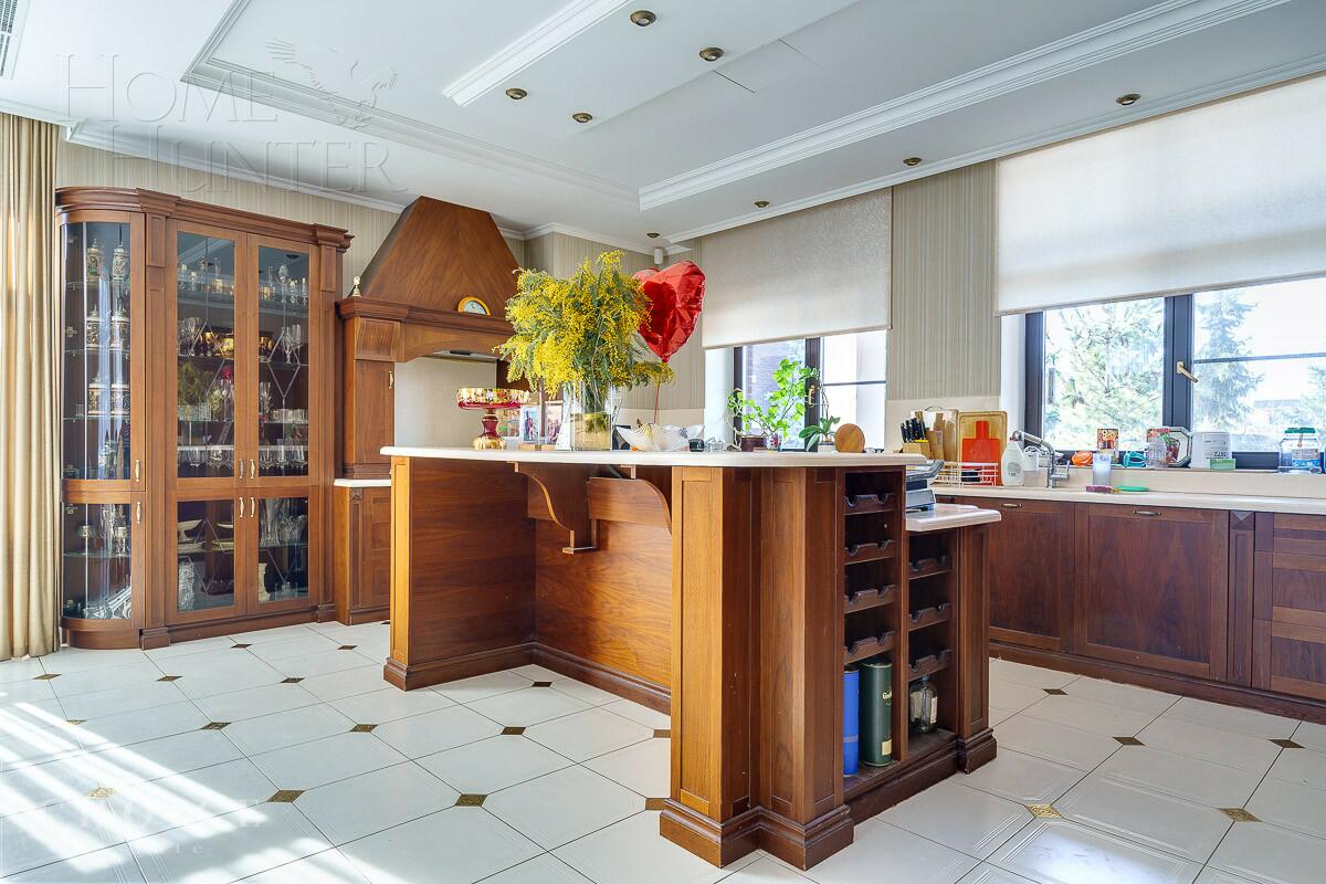 2-этажный коттедж 550 м² с отделкой