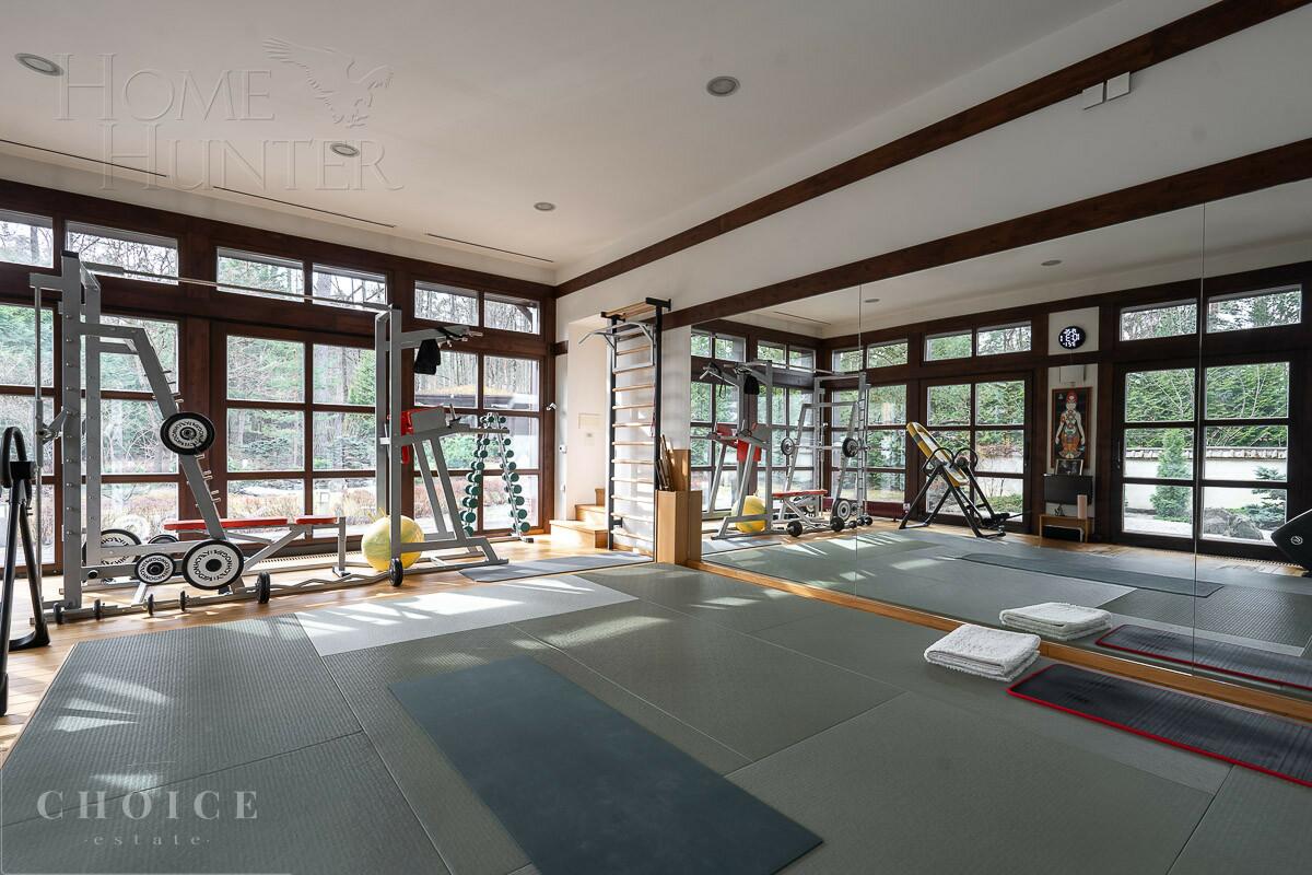 2-этажный коттедж 1 300 м² с отделкой