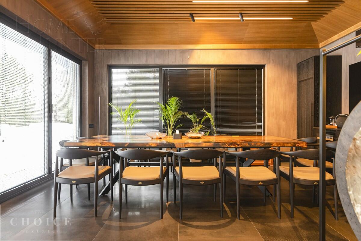 3-этажный коттедж 1 100 м² с отделкой