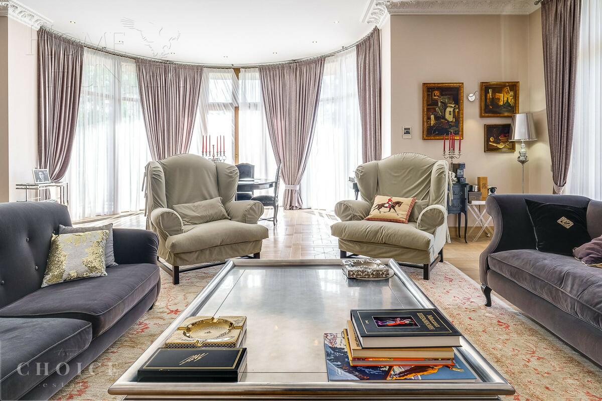 3-этажный коттедж 2 500 м² с отделкой