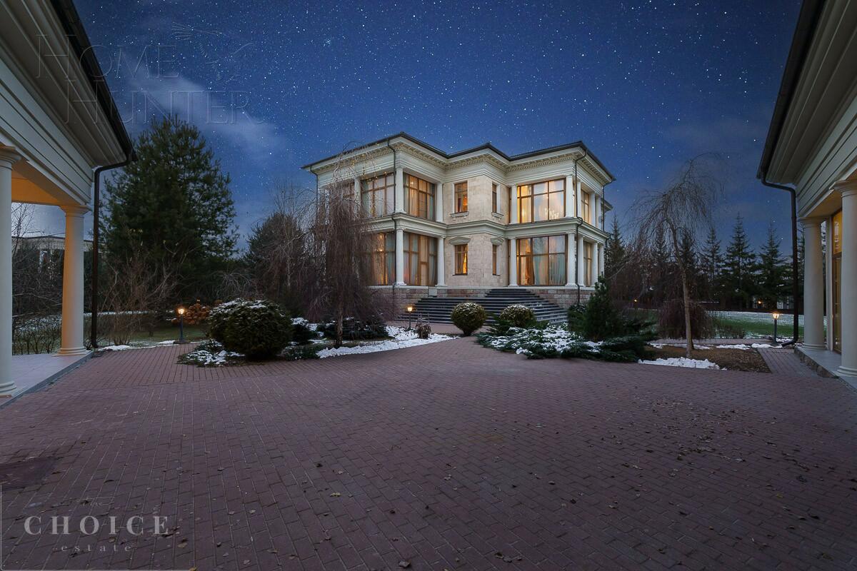 2-этажный коттедж 1 250 м² с отделкой