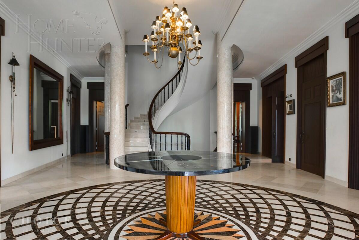 2-этажный коттедж 2 100 м² с отделкой