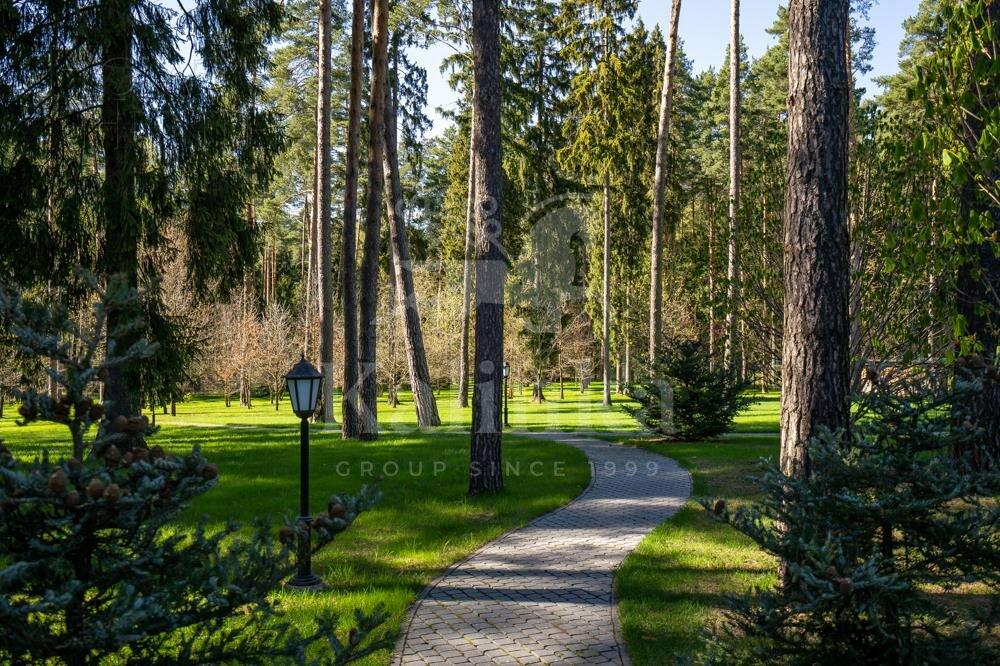 2-этажный коттедж 1 800 м² с отделкой