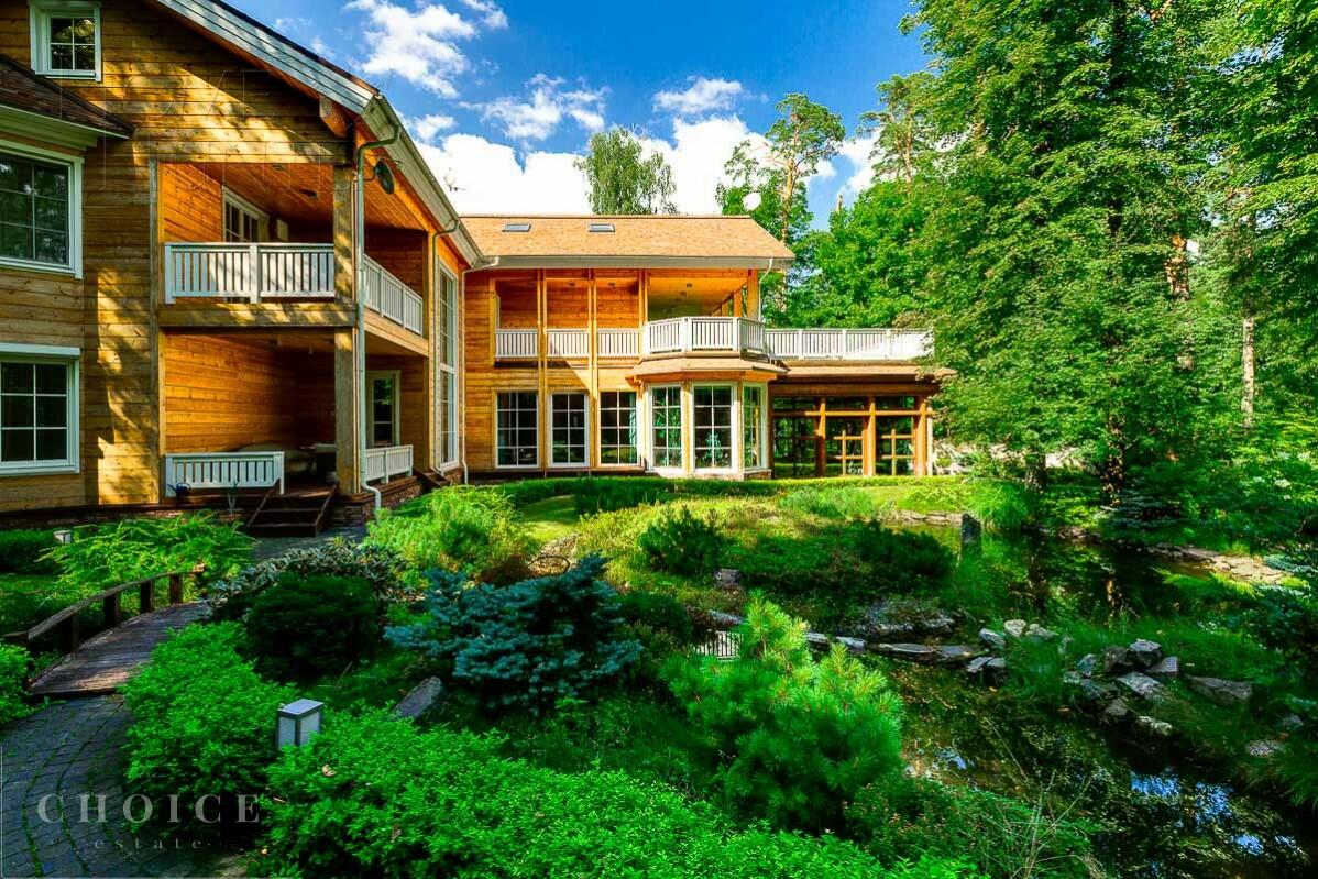 2-этажный коттедж 1 300 м² с отделкой