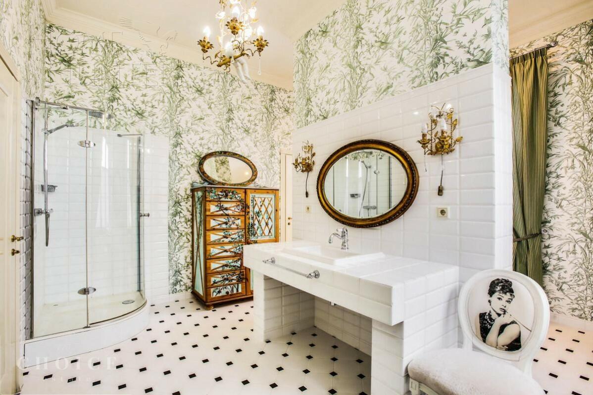 3-этажный коттедж 750 м² с отделкой