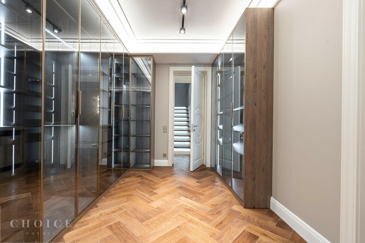 3-этажный таунхаус 271 м² с отделкой