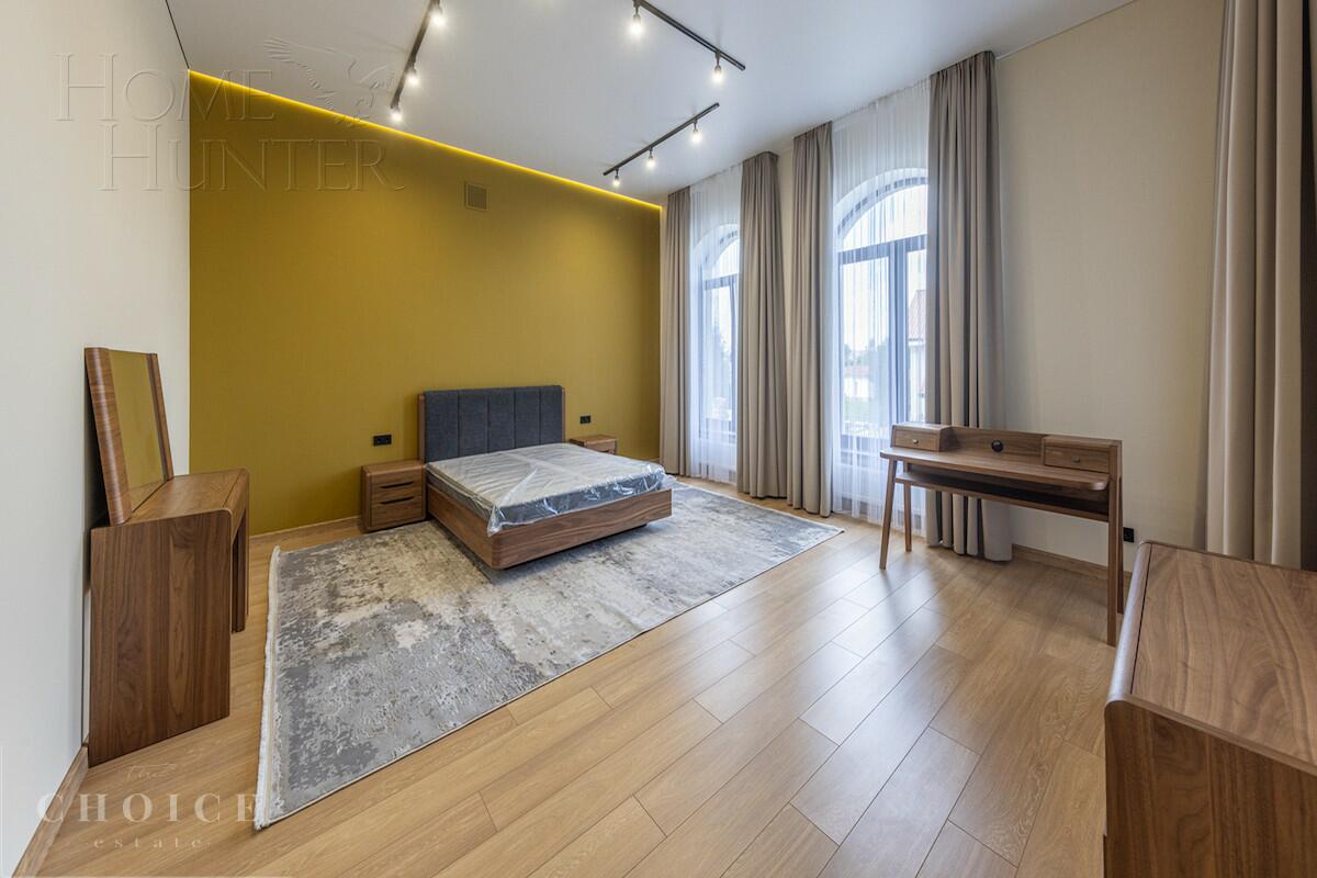 2-этажный коттедж 1 300 м² без отделки