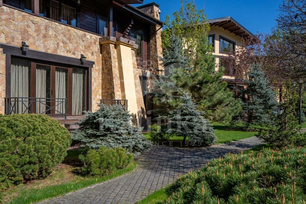 2-этажный коттедж 1 800 м² с отделкой