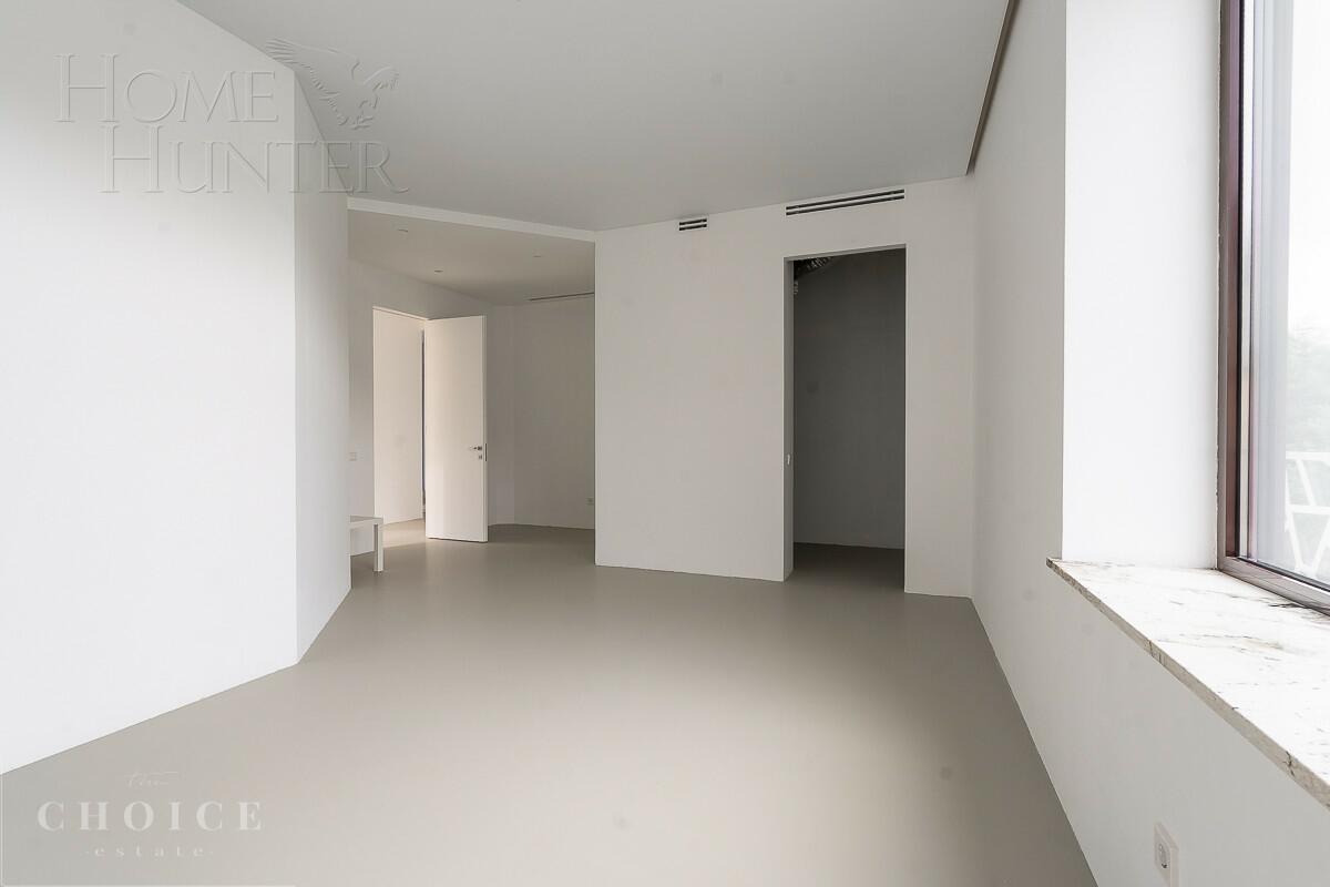 3-этажный коттедж 650 м² с отделкой