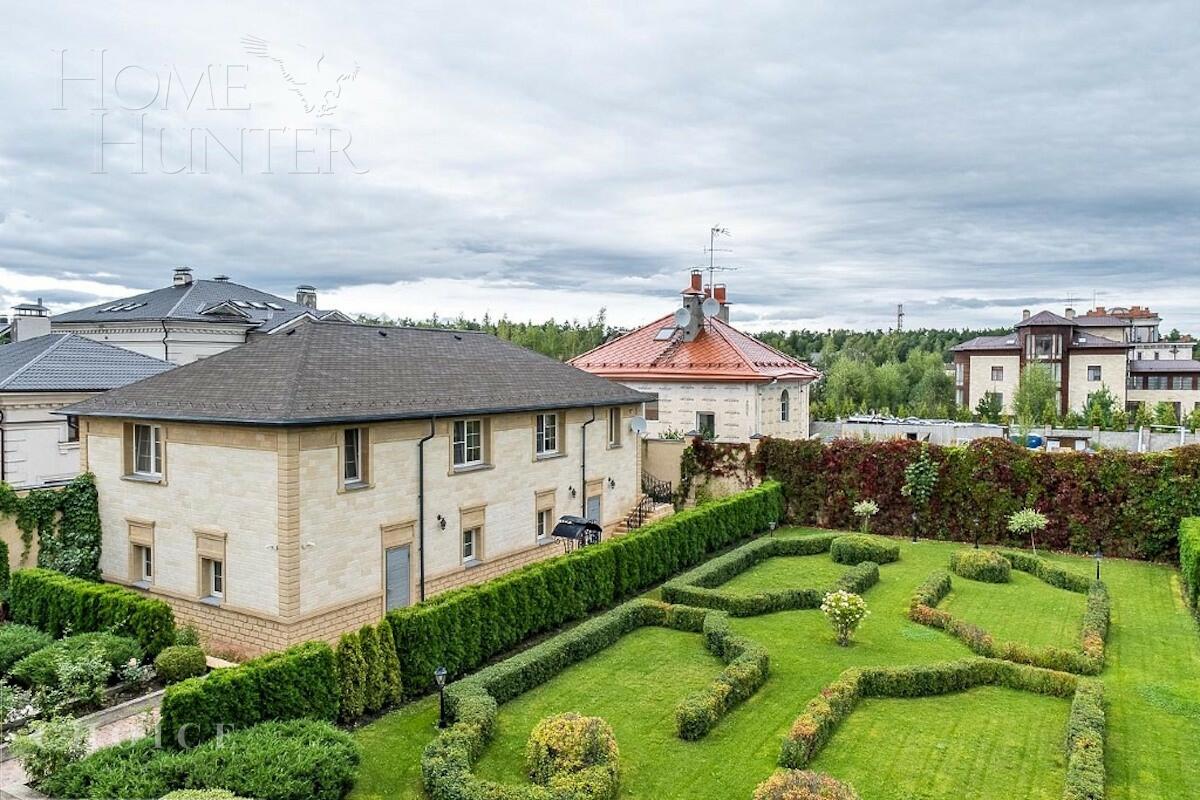 2-этажный коттедж 2 200 м² без отделки