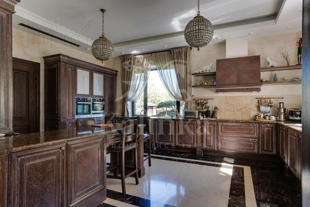 2-этажный коттедж 1 800 м² с отделкой