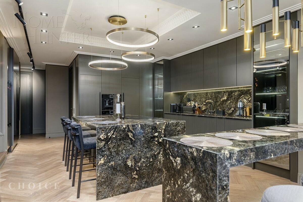 3-этажный коттедж 1 100 м² с отделкой