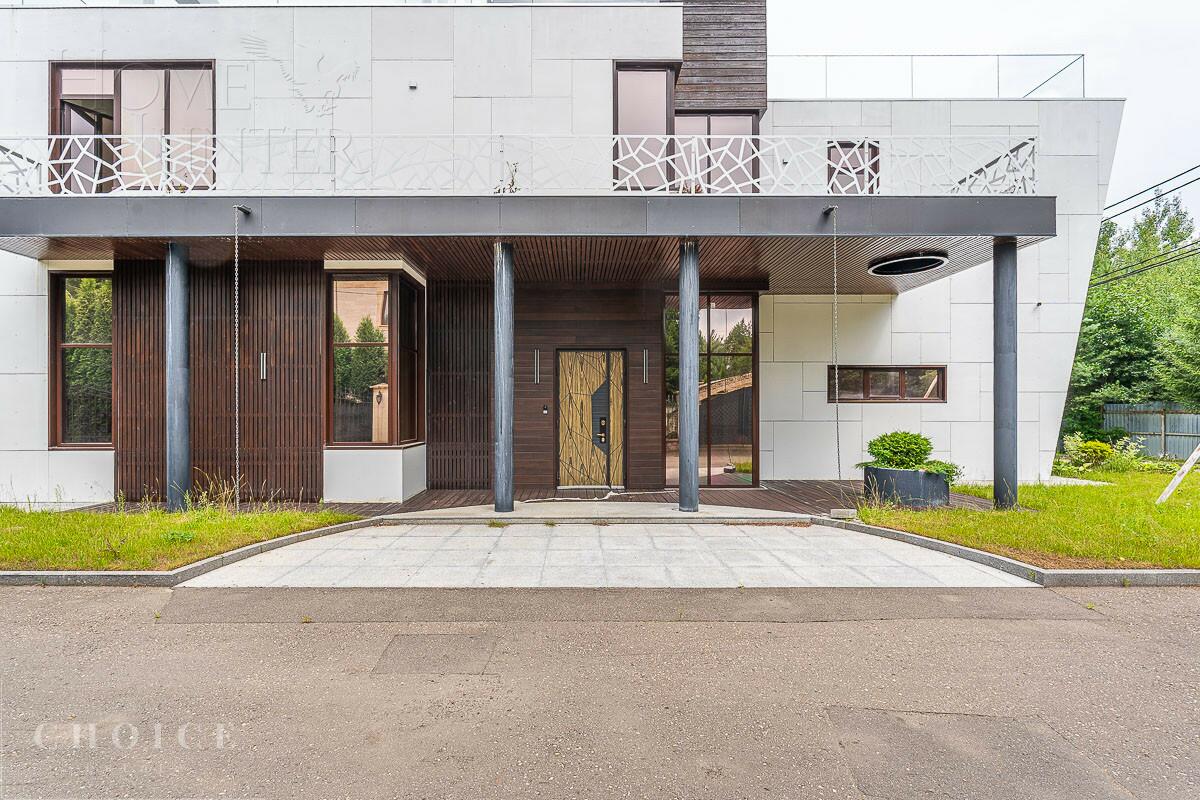 3-этажный коттедж 650 м² с отделкой