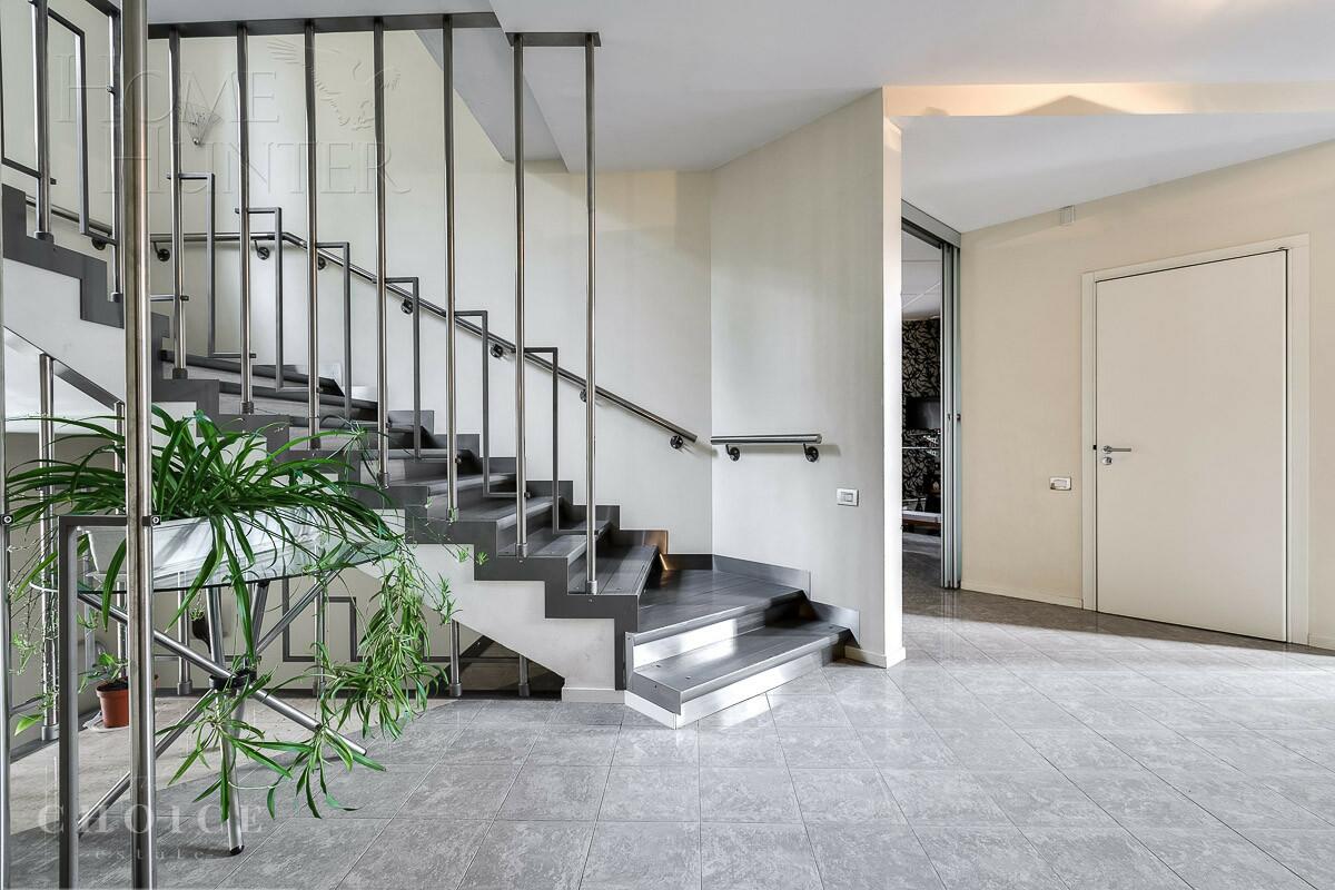 2-этажный коттедж 600 м² с отделкой