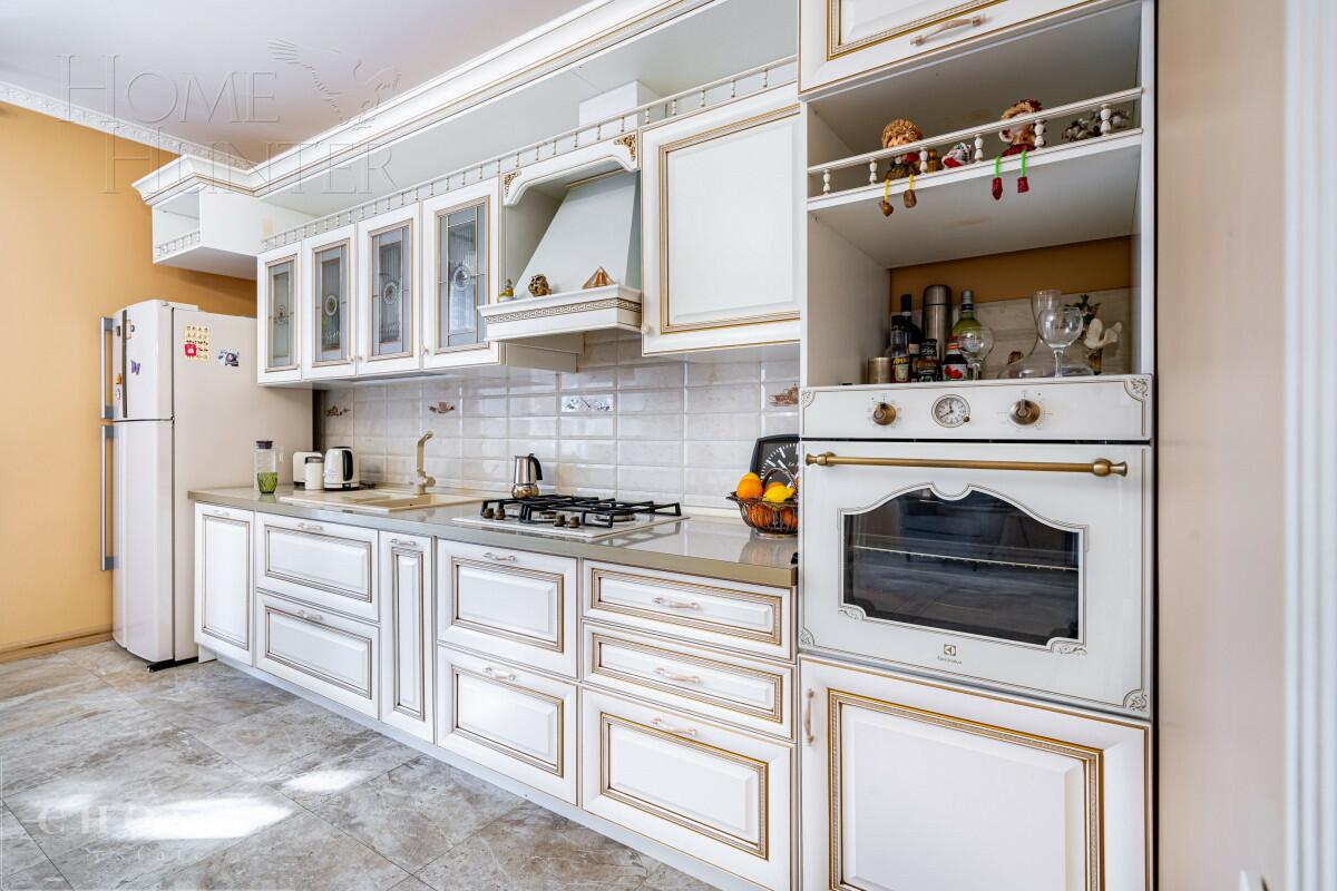 2-этажный коттедж 1 065 м² с отделкой