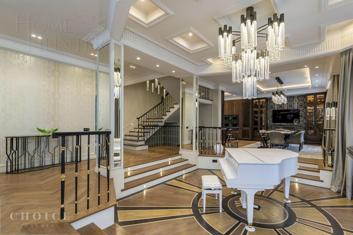 3-этажный коттедж 1 100 м² с отделкой