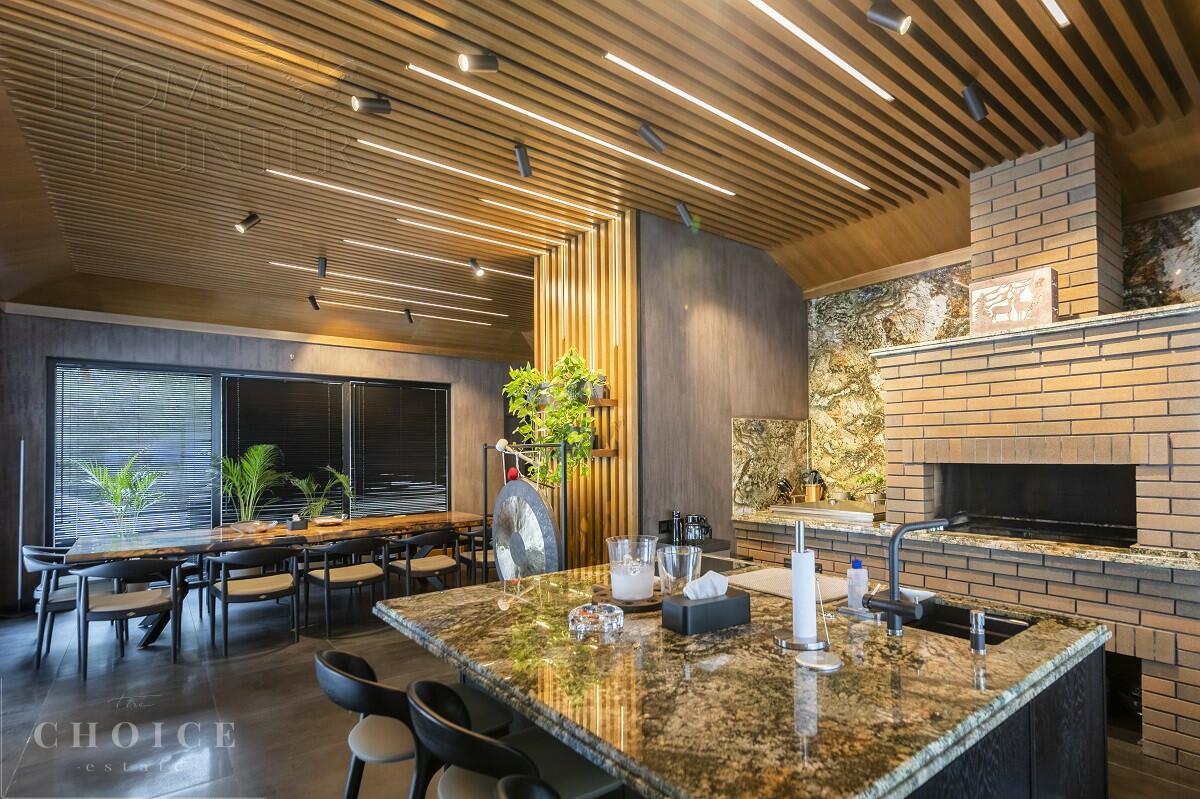 3-этажный коттедж 1 100 м² с отделкой