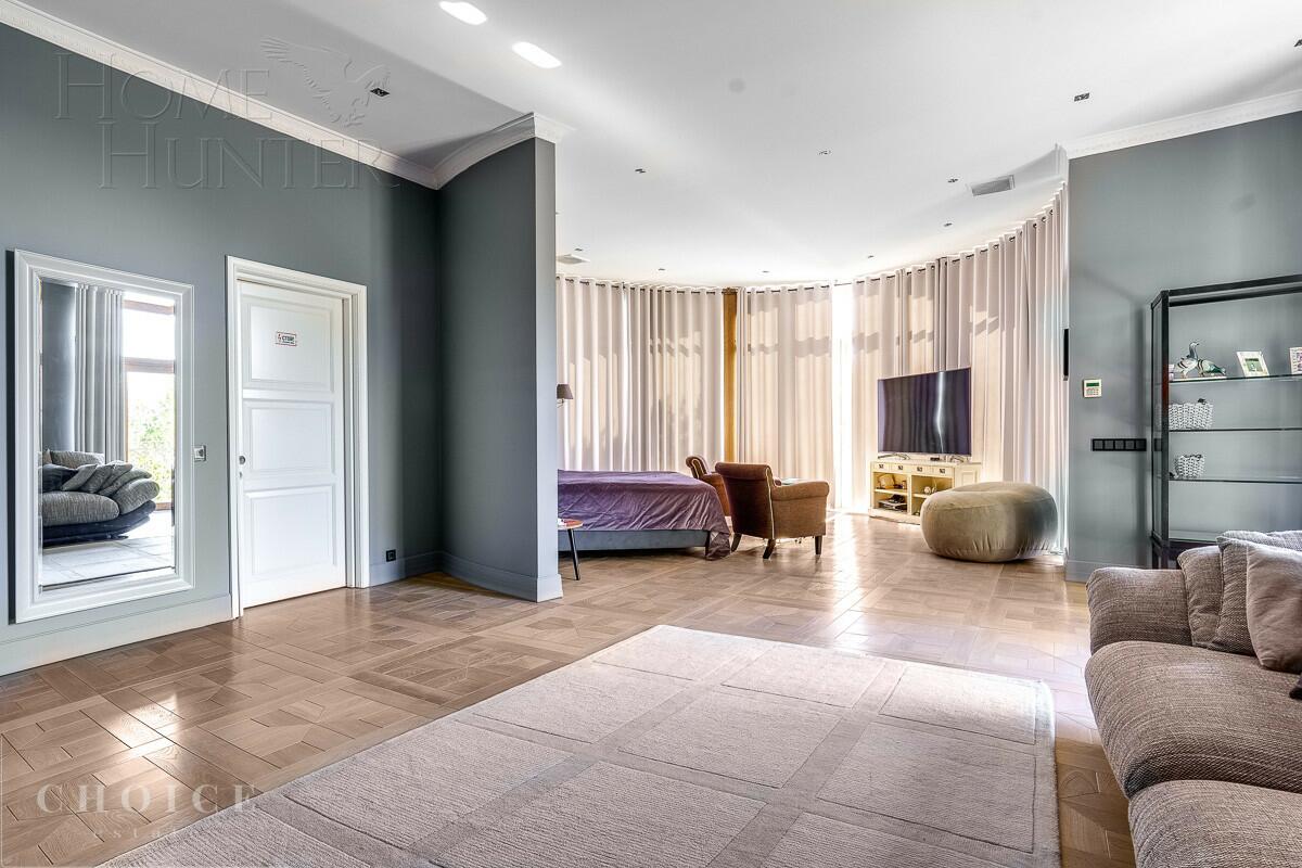 3-этажный коттедж 2 500 м² с отделкой