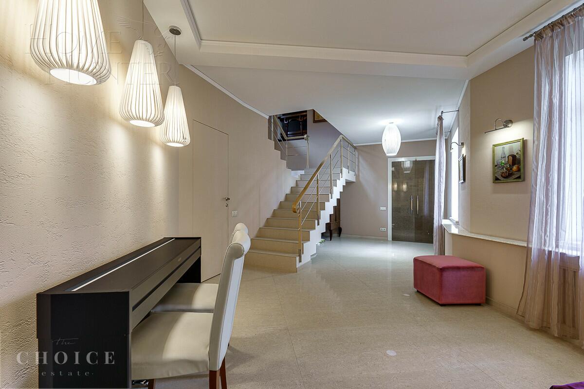 2-этажный коттедж 1 150 м² с отделкой