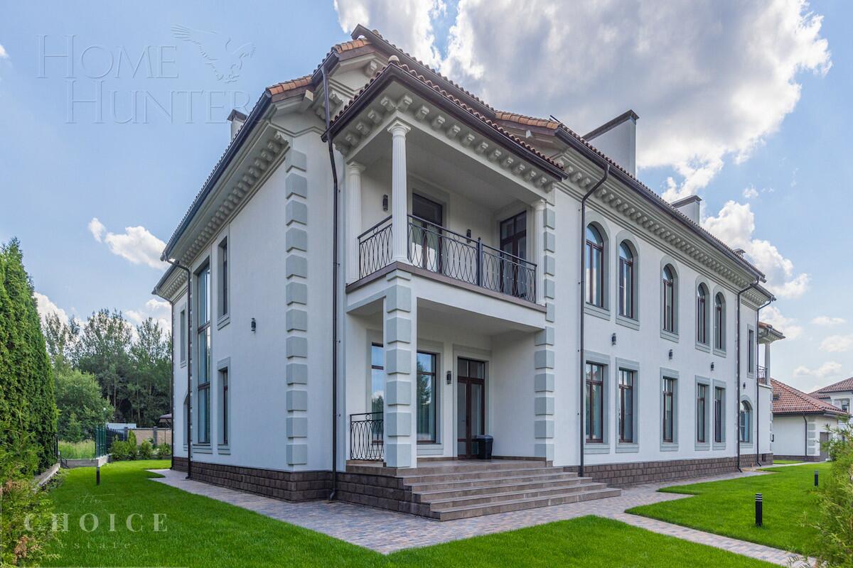 2-этажный коттедж 1 300 м² без отделки