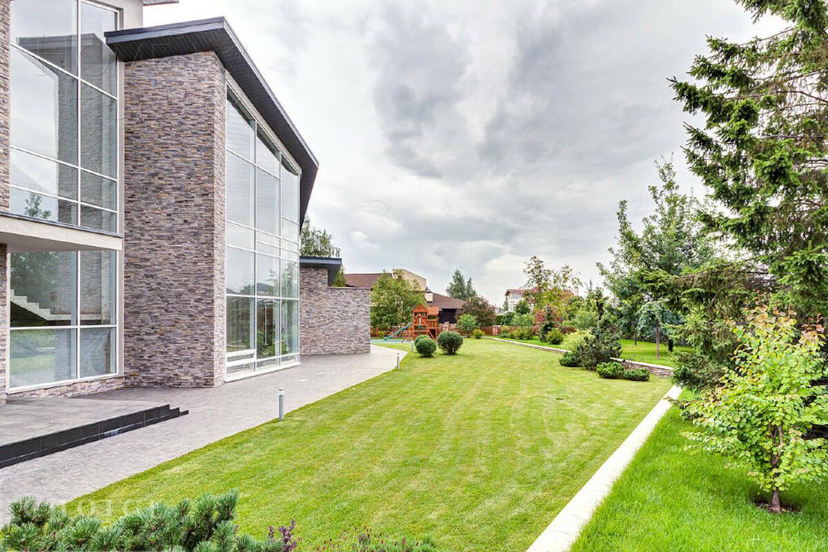 2-этажный коттедж 1 700 м² без отделки